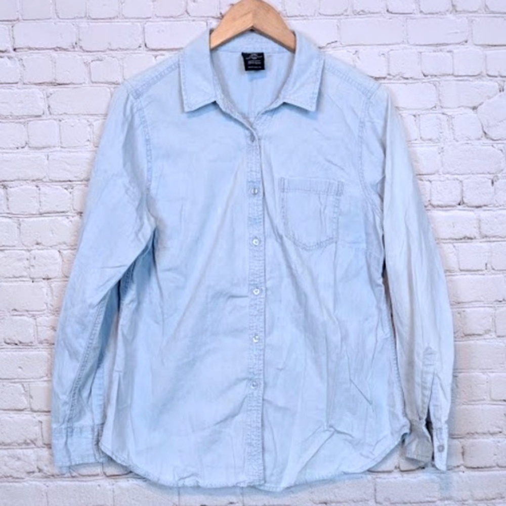 🍂Faded Glory Button Down Light Chambray Top